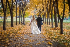 wedding couple in autumn