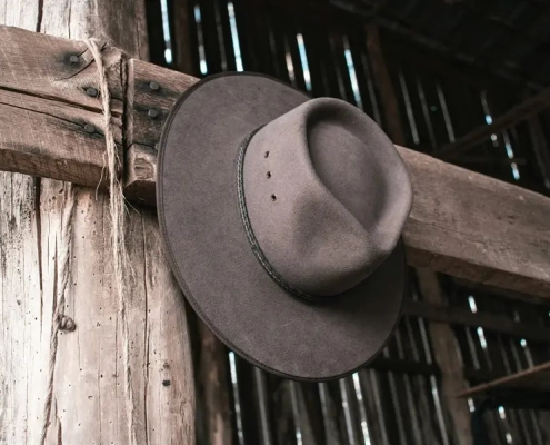 Must-Play Country Wedding Songs for 2025: Timeless and New Hits 1 grey cowboy hat